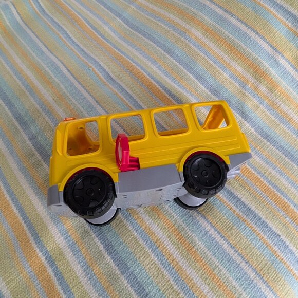 PRICE DROP!  Fisher Price Little People Bus, Car and People - Picture 4 of 10